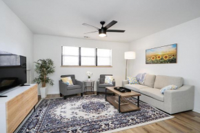 Elegant 2BR Escape in Manhattan with WiFi & Parking